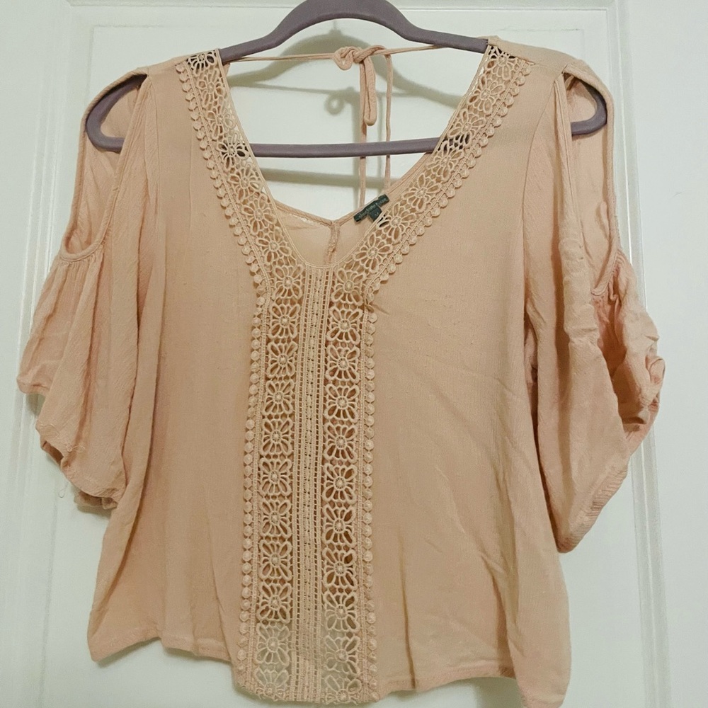 Crème Pink Open Shoulder Flared Sleeve Top